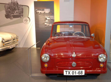 Neue Trabi-Ausstellung öffnet im November - Prototyp von 1954: Der P50, hier im August-Horch-Museum in Zwickau, ist der erste Trabant überhaupt.