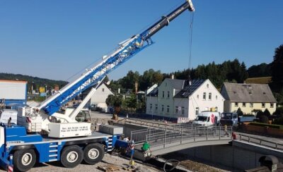 Neue Ufermauern schützen Rodewisch vor Hochwasser - Im Juli 2018 wurde die neue Fußgängerbrücke in Rodewisch fertig gestellt.
