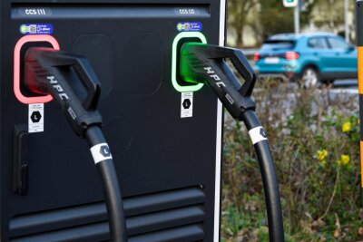 Neue ultraschnelle Ladepunkte für E-Autos an Sachsens Autobahnen - HPC steht für High Power Charging, also superschnelles Laden.