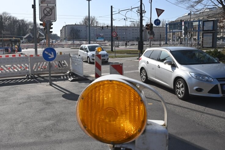 Im April sollen die Umbauarbeiten an der Zufahrt zum Johannisplatz beginnen. Auf Autofahrer kommen dann neue Einschränkungen zu. Eine zusätzliche Spur für die Ausfahrt wird errichtet. 