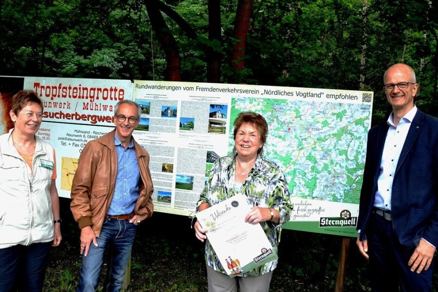 : "Sternquell hilft" war zu Gast beim Fremdenverkehrsverein Nördliches Vogtland e.V. (im Bild von links): Regina Möller, Thomas Münzer, Christa Trommer und Mike Purfürst. 