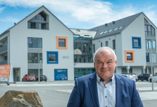 Neue Wege gegen den Ärztemangel - Michael Kosel ist Aufsichtsratsvorsitzender und Generalbevollmächtigter der Kölner Genossenschaft MVZ Der Arzt. Sein Vorzeigeobjekt: die 20 Millionen Euro teure Poliklinik in Marienberg. 