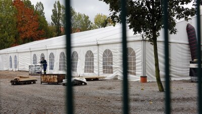 Neue Zelte für Asylbewerber in Ebersdorf belegt - 