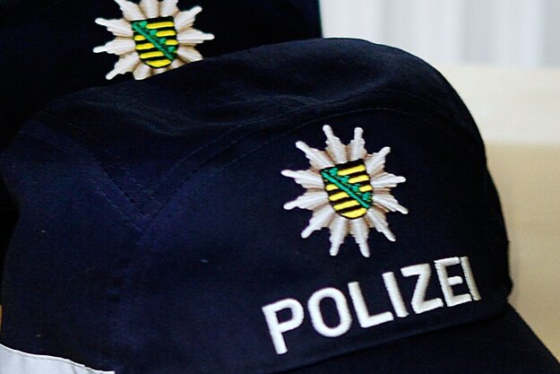 Neuensalz: Polizei stoppt mutmaßlichen Schleuser auf A 72 - 
