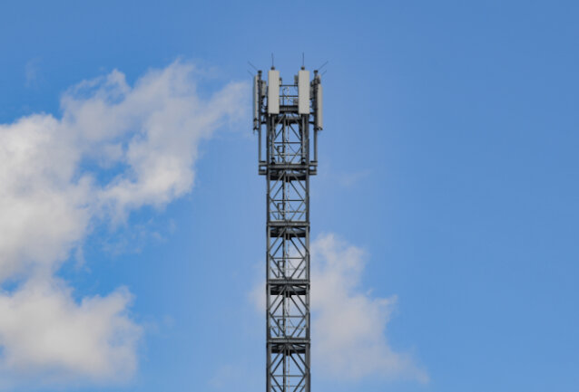 Neuer 40-Meter-Mobilfunkmast: Präsentation in Pöhl beginnt mit Panne - Die Spitze eines 5G-Sendemasts wie er in  Liebau entstehen soll. In Möschwitz könnte ein weiterer Mast errichtet werden, falls sich der vorhandene als ungeeignet erweist. 