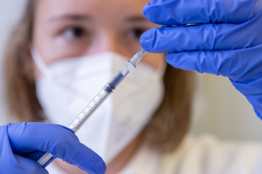 Mit der Forderung nach Drittimpfungen sowie dem Druck auf bislang Ungeimpfte gewinnt das Thema Impfen neu an Dynamik. 