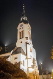 Neuer Blickfang: Scheinwerfer setzen Sehmaer Pauluskirche in Szene - Die evangelisch-lutherische Pauluskirche in Sehma wird seit Kurzem angestrahlt.