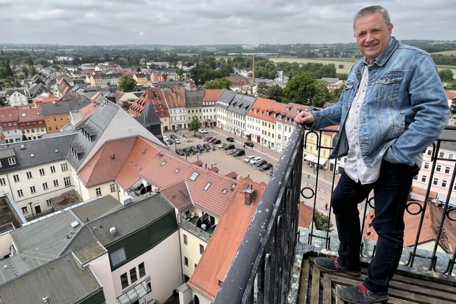 Neuer Botschafter Gottes in Frankenberg gesucht - „Freie Presse“ war dabei, als Pfarrer Jörg Hänel zum Abschied von Frankenberg noch einmal auf den Turm der St.-Aegidien-Kirche kletterte.
