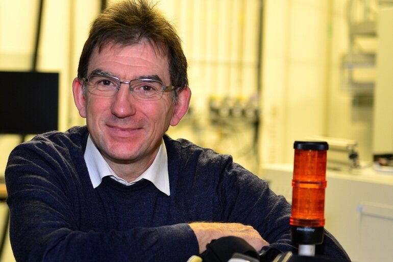 Alexander Horn ist seit acht Jahren Professor für Lasermikrotechnologie und Physik an der Hochschule Mittweida. Nun lenkt er auch die Geschicke des Laserinstituts an der Schillerstraße. 