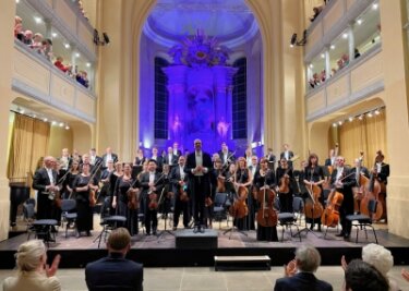 Neuer Chefdirigent stellt Pläne vor - Attilio Tomasello hat sein erstes Sinfoniekonzert als neuer Generalmusikdirektor der Mittelsächsischen Philharmonie in der Freiberger Nikolaikirche dirigiert. 