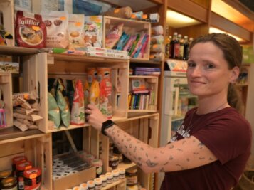 Neuer Dorfladen in Hormersdorf will mit innovativen Ideen punkten - Inhaberin Michaela Schubert bietet den Hormersdorfern ein reichhaltiges Sortiment in ihrem Geschäft.