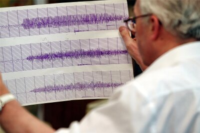 Neuer Erdbebenschwarm im Vogtland: Grollen in Klingenthal hörbar - Der Seismologe Siegfried Wendt vom Geophysikalischen Observatorium der Universität Leipzig.