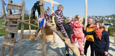 Neuer Grießbacher Spielplatz lädt zum Klettern ein - 