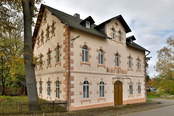 Neuer Kalender erinnert an historische Gasthöfe der Region - Geylers Gasthof im Callenberger Ortsteil Meinsdorf heute.