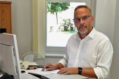 Neuer Landrat in Mittelsachsen: Dirk Neubauer bezieht Büro in Freiberg - Der neue Landrat Dirk Neubauer hat von seinem Vorgänger die Grundausstattung des Büros im Freiberger Amt übernommen. 