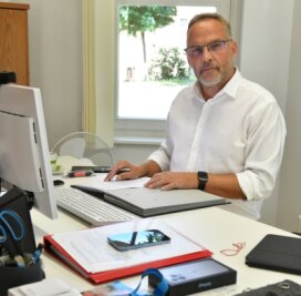 Neuer Landrat ist eingezogen - Der neue Landrat Dirk Neubauer hat von seinem Vorgänger die Grundausstattung des Büros im Freiberger Amt übernommen. 