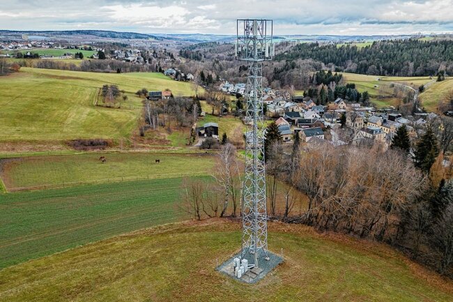 Neuer Mobilfunkmast in Auerbach: Betreiber kontrolliert Strahlen-Immissionen - Der Mobilfunkmast für das Telekomnetz ist seit dem vergangenen November in Betrieb. 