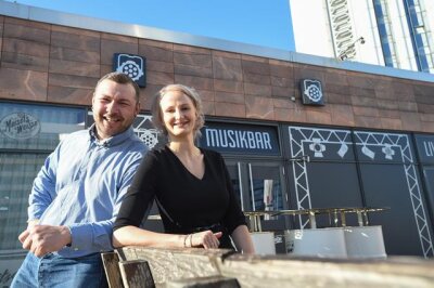 Neuer Musikclub öffnet im Terminal 3 an der Brückenstraße - Stephanie und René Drummer die neuen Chefs von Bexstage. 