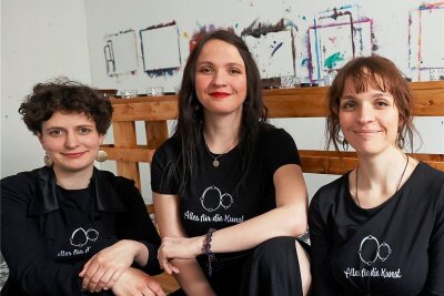 Neuer Plauener Kreativ-Verein braucht 1500 Euro für Siebdruckwerkstatt - Rebecca Schöler, Kristin Lehmann und Katrin Limmer (von links) haben in Plauen den neuen Verein "Weltraum" gegründet - eine Kreativwerkstatt für Jedermann. Nun wollen sie eine Siebdruckwerkstatt aufbauen und sammeln hierfür Geld. 