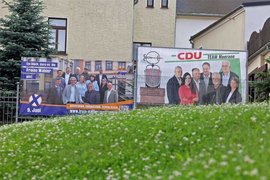 Neuer Stadtrat in Meerane: Freie Wähler, AfD und Bündnis sichern sich jeweils fünf Plätze im Gremium - Auf großen Plakaten haben sich die Kandidaten in Meerane präsentiert - sowohl die Freien Wähler als auch die CDU verzeichnen Verluste.