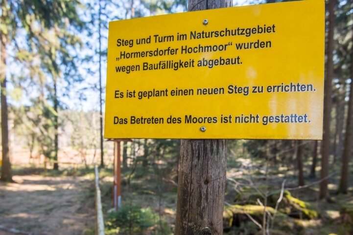 Neuer Steg für das Hormersdorfer Moor - Was auf den Hinweisschildern am Hormersdorfer Hochmoor im Frühjahr noch als Plan ausgewiesen war, der Bau eines neuen Besuchersteges, soll nun in diesem Sommer realisiert werden. 
