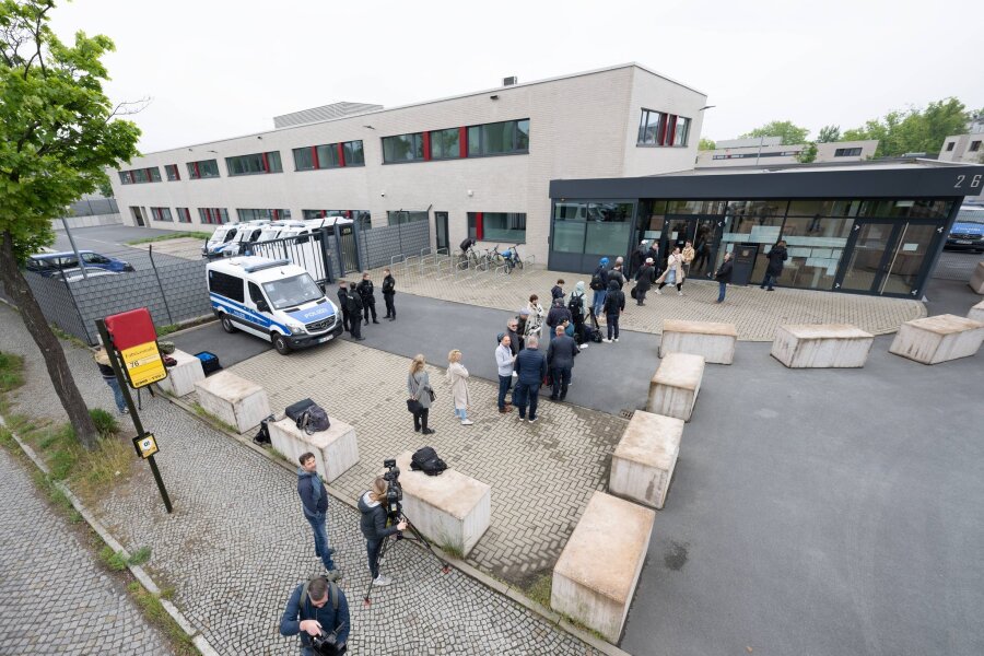 Neuer Terrorprozess am Oberlandesgericht Dresden - Seit 2017 verhandelt der OLG-Staatsschutzsenat Extremismus- und Terrorismusverfahren in der zum Hochsicherheitssaal umgebauten Mensa einer Erstaufnahmeeinrichtung für Flüchtlinge.