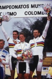 Neuer Trainer der deutschen Bahnsprinter schwört auf den Teamgedanken - Gemeinsam mit den Chemnitzern Michael Hübner (r.) und Jens Fiedler (l.) gewann Jan van Eijden 1995 den ersten WM-Titel im Teamsprint. 