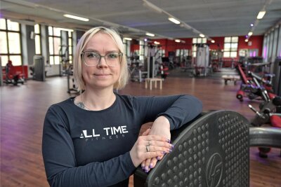 Neues 24-Stunden-Fitnessstudio im Erzgebirge öffnet: Hier kann man ab Montag auch nachts schwitzen - Caroline Löschner ist Sport- und Fitnesskauffrau und Trainerin im neuen Fitnessstudio in Eibenstock.