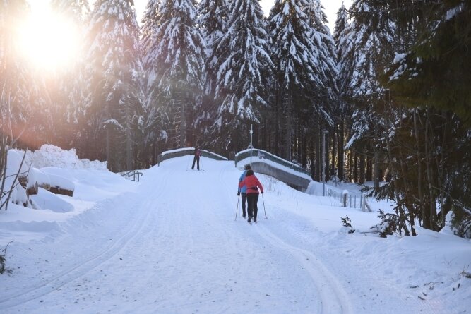 Neues Angebot für Skiläufer - Als Stoneman Miriquidi Snow bewerben die Touristiker aus dem Erzgebirge eine viertägige Etappentour von Oberwiesenthal bis zum Schneckenstein und wieder zurück. Das obere Vogtland profitiert damit von der Marke, die vor allem Sportbegeisterte und Abenteuerlustige anspricht. 