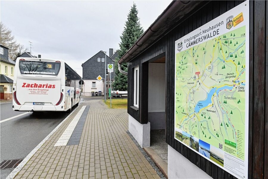 Neues Angebot im Erzgebirge: Mit Gästekarte nutzen Touristen den ÖPNV kostenfrei - Mit dem Bus von Cämmerswalde aus kostenfrei weiterfahren: Für Übernachtungsgäste wird das in der Erzgebirgsregion nun möglich. Sie benötigen dafür eine Gästekarte. 
