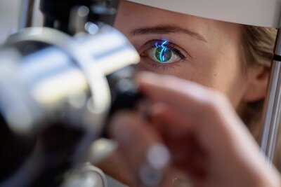 Neues Augenarztzentrum in Zwickau: 1500 Patienten auf Warteliste - Die Warteliste ist fast genauso lang wie die Liste der seit Dezember schon behandelten Patienten. 1500 warten, 1600 wurden bisher versorgt. Der Bedarf ist offenbar weiter riesig. 