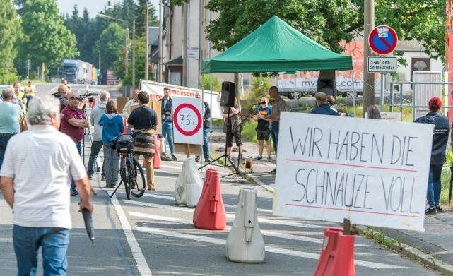 Einwohner haben "die Schnauze voll". Das gilt nicht nur für die Reitzenhainer, sondern für viele betroffene Bürger entlang der B 174 über Marienberg, Großolbersdorf und Hohndorf bis nach Chemnitz.