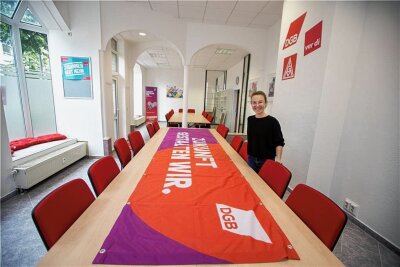 Neues DGB-Büro in Plauen: Zentral, schick, regelmäßig besetzt - DGB-Gewerkschaftssekretärin Katja Eberhardt ist startklar für die Eröffnung des neuen Büros am Dittrichplatz.