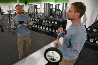 Neues Fitnessstudio in Zwota - Stemmt nicht nur Gewichte, sondern bald auch eine eigene Existenz: Martin Müller richtet in der Markneukirchner Straße 41a in Zwota ein neues Fitnessstudio ein. 