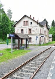 Neues Leben für alte Bahnhöfe in Mittelsachsen? - Der Holzhauer Bahnhof gehört der Gemeinde Rechenberg-Bienenmühle. Möglicherweise gibt es dafür einen Interessenten. 