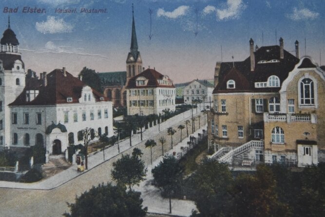 Neues Leben für die alte Post - Eine historische Ansichtskarte zeigt die Post mit stolzem Turm.
