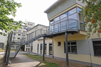 Neues MVZ in Reichenbach wird am Montag offiziell eröffnet - In diesem Gebäude hinter dem Bettenhaus der einstigen Klinik befindet sich das neue MVZ.