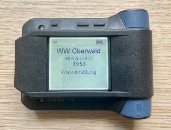 Neues Notfallrufsystem am Stausee Oberwald - Der digitale Meldeempfänger (DME) erhält Alarmierungen der Integrierten Regionalleitstelle.