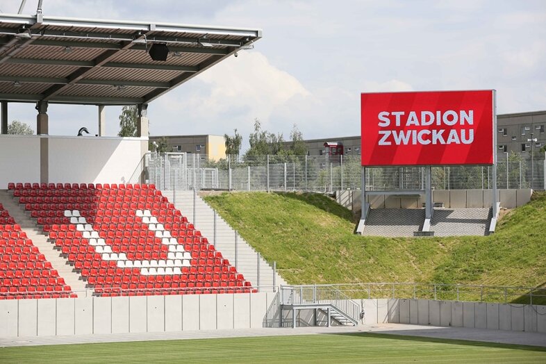 Neues Stadion in Zwickau übergeben - 