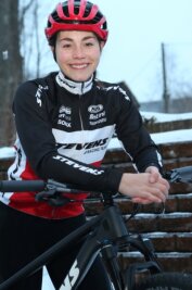 Neues Trikot - neues Glück - Natalie Kaufmann aus Zwönitz startet neuerdings im Trikot des Mountainbiketeams Stevens, vertritt aber auch die Farben ihres Heimatvereins aus Schwarzenberg weiterhin. 