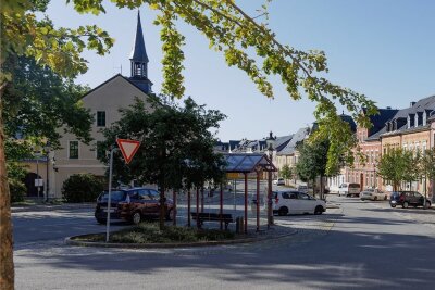 Neues Verkehrskonzept: Mietparkplätze verschwinden in Elterlein - In diesem Bereich am Elterleiner Markt darf künftig montags bis freitags tagsüber nur noch eine Stunde geparkt werden. 