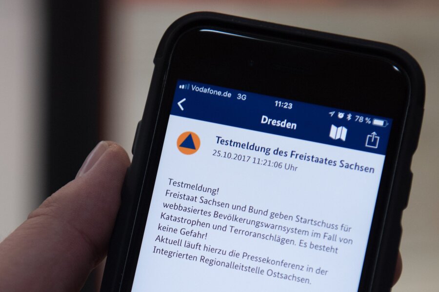 Neues Warnsystem für Notfälle wird in Sachsen erprobt - An die Nutzer der App "Nina" wurde gestern mit dem neuen Warnsystem eine Testnachricht verschickt.