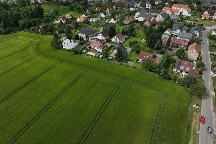 Neues Wohngebiet: Rochlitz schafft erneut Platz für Häuslebauer - Auf dieser Fläche am Ortsteingang von Noßwitz soll das Wohngebiet „Am Hellertal" erschlossen werden.