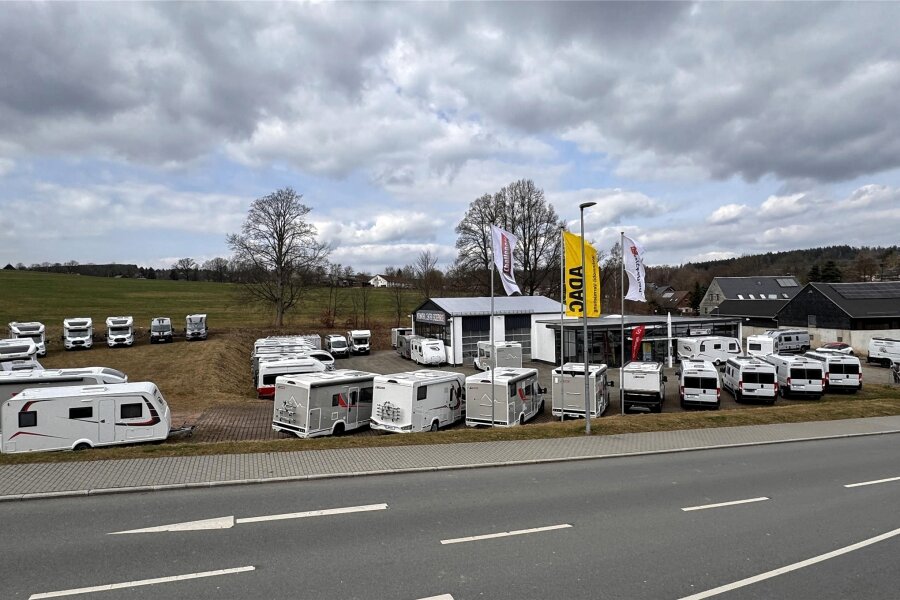 Neues Wohnmobilcenter im Erzgebirge eröffnet mit Campingmesse - Ein Wohnmobilcenter ist in Schneeberg entstanden. Dort findet am Samstag die erste Campingmesse Erzgebirge statt.