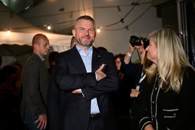 Neugewählter slowakischer Präsident will eher Ukraine-Kurs - Rund 4,4 Millionen slowakische Wahlberechtigte waren aufgerufen, in einer Stichwahl ein neues Staatsoberhaupt zu wählen. Ein Präsidentschaftskandidat ist Peter Pellegrini.
