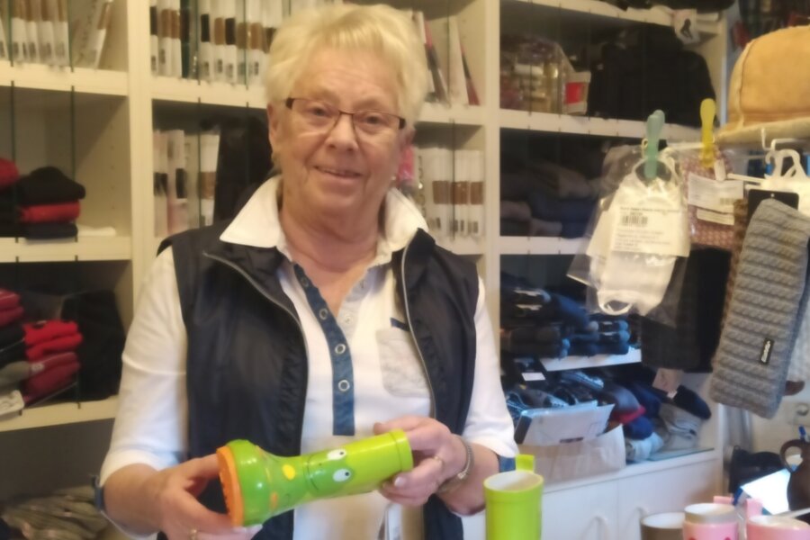 Inge Mehner in ihrem Geschäft in Neuhausen. Die 80-Jährige möchte gern noch zehn Jahre weiter ihren Kunden treu bleiben. 