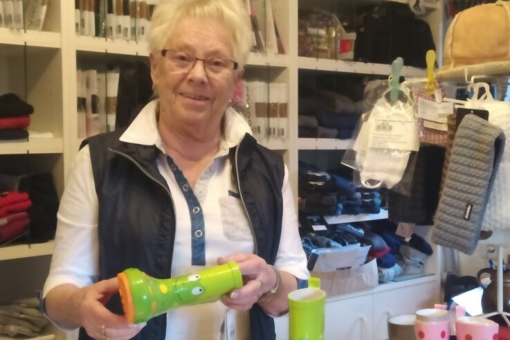 Neuhausenerin will ihrem kleinen Laden treu bleiben - Inge Mehner in ihrem Geschäft in Neuhausen. Die 80-Jährige möchte gern noch zehn Jahre weiter ihren Kunden treu bleiben. 
