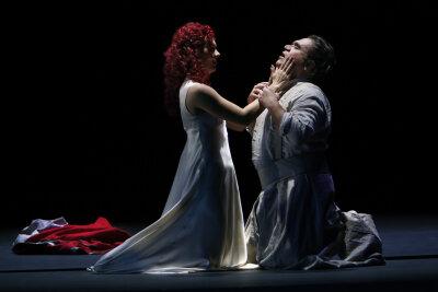 Iulia Maria Dan und Xavier Moreno als Desdemona und Otello.