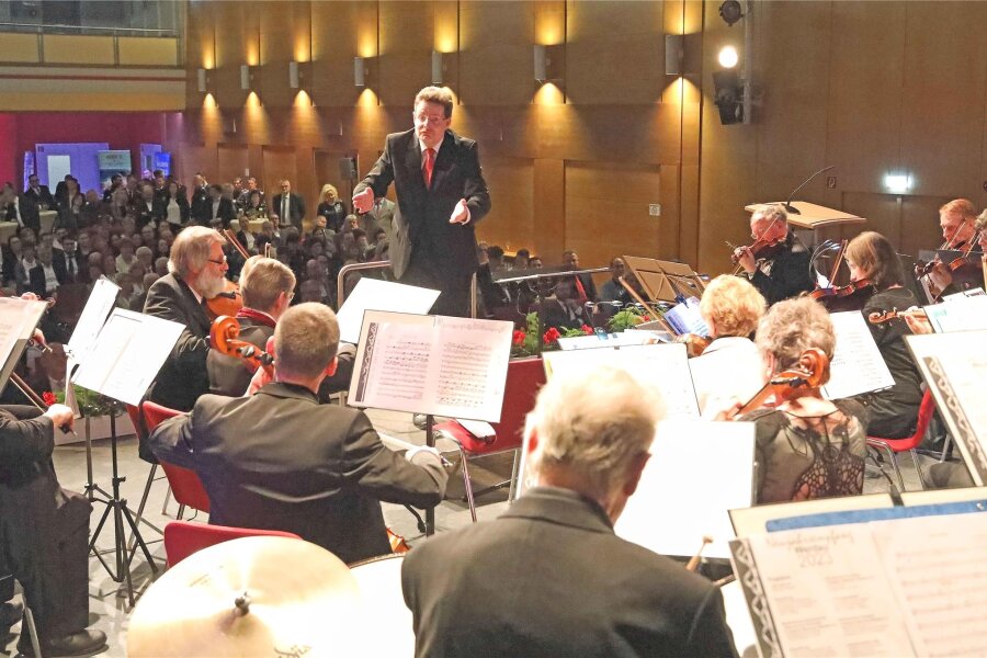 Neujahrsempfänge in Werdau und Crimmitschau mit Ehrungen und Musik - Georg Christoph Sandmann und das Collegium Musicum sorgen in Werdau wieder für den festlichen Rahmen.