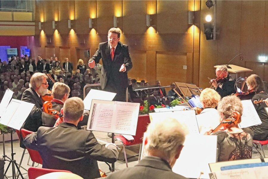 Neujahrsempfang in Werdau: Höhepunkte und mit ernsten Tönen - Stadtmusikdirektor Georg Christoph Sandmann und das Collegium Musicum Werdau sorgten für den musikalischen Rahmen des Abends.